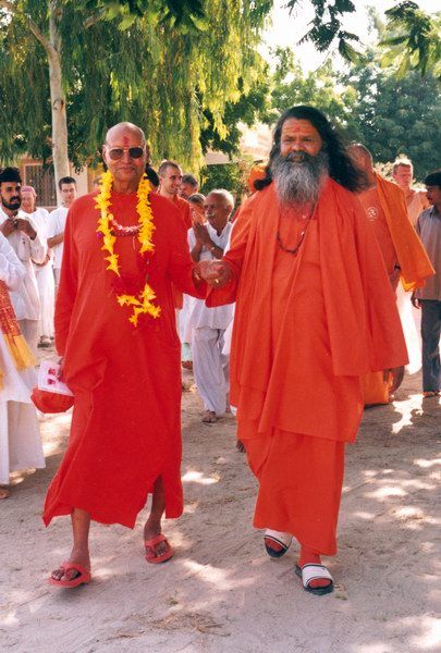 Vishwaguru Paramhans Swami Maheswarananda