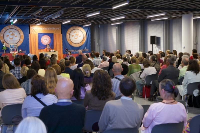 2014 10 Swami Maheshwarananda in Gyor 1